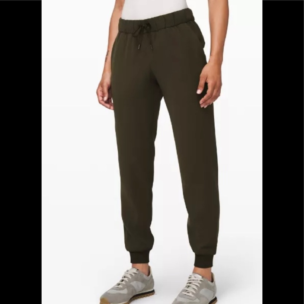 Lululemon On The Fly Jogger Women - new with tags!